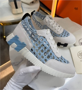 {{productViewItem.photos[photoViewList.activeNavIndex].Alt || productViewItem.photos[photoViewList.activeNavIndex].Description || 'Кроссовки HERMES'}}