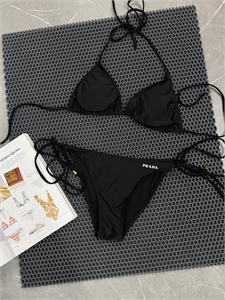 {{productViewItem.photos[photoViewList.activeNavIndex].Alt || productViewItem.photos[photoViewList.activeNavIndex].Description || 'Купальник PRADA'}}