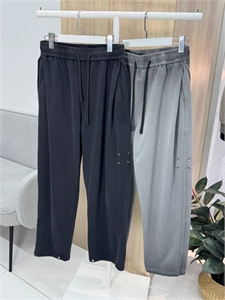 {{productViewItem.photos[photoViewList.activeNavIndex].Alt || productViewItem.photos[photoViewList.activeNavIndex].Description || 'Штаны MAISON MARGIELA'}}