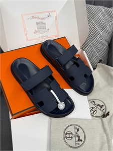 {{productViewItem.photos[photoViewList.activeNavIndex].Alt || productViewItem.photos[photoViewList.activeNavIndex].Description || 'Тапочки HERMES'}}