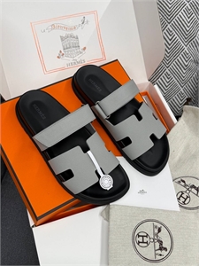 {{productViewItem.photos[photoViewList.activeNavIndex].Alt || productViewItem.photos[photoViewList.activeNavIndex].Description || 'Тапочки HERMES'}}