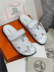 {{productViewItem.photos[photoViewList.activeNavIndex].Alt || productViewItem.photos[photoViewList.activeNavIndex].Description || 'Тапочки HERMES'}}