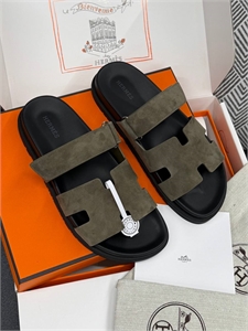 {{productViewItem.photos[photoViewList.activeNavIndex].Alt || productViewItem.photos[photoViewList.activeNavIndex].Description || 'Тапочки HERMES'}}
