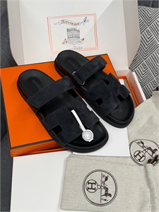 {{productViewItem.photos[photoViewList.activeNavIndex].Alt || productViewItem.photos[photoViewList.activeNavIndex].Description || 'Тапочки HERMES'}}