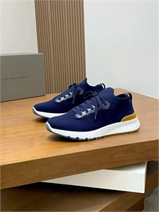 {{productViewItem.photos[photoViewList.activeNavIndex].Alt || productViewItem.photos[photoViewList.activeNavIndex].Description || 'Кроссовки BC'}}