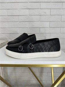 {{productViewItem.photos[photoViewList.activeNavIndex].Alt || productViewItem.photos[photoViewList.activeNavIndex].Description || 'Слипоны BILLIONAIRE из кожи крокодила'}}