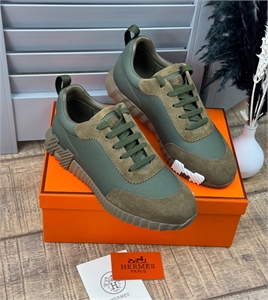 {{productViewItem.photos[photoViewList.activeNavIndex].Alt || productViewItem.photos[photoViewList.activeNavIndex].Description || 'Кроссовки HERMES'}}