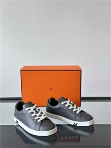 {{productViewItem.photos[photoViewList.activeNavIndex].Alt || productViewItem.photos[photoViewList.activeNavIndex].Description || 'Кеды HERMES'}}