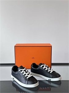 {{productViewItem.photos[photoViewList.activeNavIndex].Alt || productViewItem.photos[photoViewList.activeNavIndex].Description || 'Кеды HERMES'}}