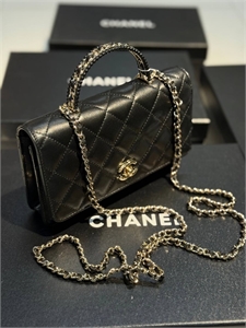 {{productViewItem.photos[photoViewList.activeNavIndex].Alt || productViewItem.photos[photoViewList.activeNavIndex].Description || 'Сумка CHANEL'}}