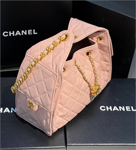{{productViewItem.photos[photoViewList.activeNavIndex].Alt || productViewItem.photos[photoViewList.activeNavIndex].Description || 'Сумка CHANEL'}}
