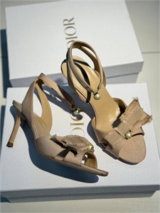 {{productViewItem.photos[photoViewList.activeNavIndex].Alt || productViewItem.photos[photoViewList.activeNavIndex].Description || 'Туфли DIOR'}}