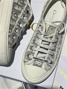 {{productViewItem.photos[photoViewList.activeNavIndex].Alt || productViewItem.photos[photoViewList.activeNavIndex].Description || 'Кеды DIOR'}}
