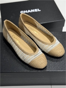 {{productViewItem.photos[photoViewList.activeNavIndex].Alt || productViewItem.photos[photoViewList.activeNavIndex].Description || 'Балетки CHANEL'}}