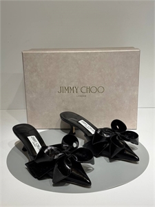 {{productViewItem.photos[photoViewList.activeNavIndex].Alt || productViewItem.photos[photoViewList.activeNavIndex].Description || 'Туфли JIMMY CHOO'}}