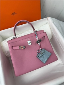 {{productViewItem.photos[photoViewList.activeNavIndex].Alt || productViewItem.photos[photoViewList.activeNavIndex].Description || 'Брелок HERMES'}}