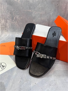 {{productViewItem.photos[photoViewList.activeNavIndex].Alt || productViewItem.photos[photoViewList.activeNavIndex].Description || 'Шлепанцы HERMES'}}