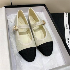 {{productViewItem.photos[photoViewList.activeNavIndex].Alt || productViewItem.photos[photoViewList.activeNavIndex].Description || 'Балетки CHANEL'}}
