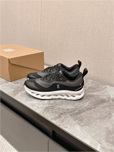 {{productViewItem.photos[photoViewList.activeNavIndex].Alt || productViewItem.photos[photoViewList.activeNavIndex].Description || 'Кроссовки LOEWE'}}
