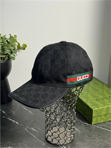 {{productViewItem.photos[photoViewList.activeNavIndex].Alt || productViewItem.photos[photoViewList.activeNavIndex].Description || 'Кепка GUCCI'}}