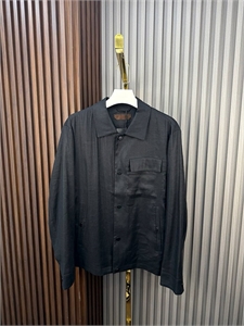 {{productViewItem.photos[photoViewList.activeNavIndex].Alt || productViewItem.photos[photoViewList.activeNavIndex].Description || 'Пиджак рубашка из льна ZEGNA'}}