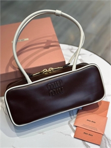 {{productViewItem.photos[photoViewList.activeNavIndex].Alt || productViewItem.photos[photoViewList.activeNavIndex].Description || 'Сумка MIU MIU'}}