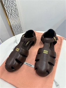 {{productViewItem.photos[photoViewList.activeNavIndex].Alt || productViewItem.photos[photoViewList.activeNavIndex].Description || 'Сандалии MIU MIU'}}