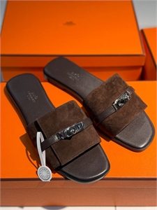 {{productViewItem.photos[photoViewList.activeNavIndex].Alt || productViewItem.photos[photoViewList.activeNavIndex].Description || 'Тапочки HERMES'}}