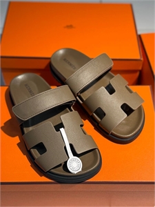 {{productViewItem.photos[photoViewList.activeNavIndex].Alt || productViewItem.photos[photoViewList.activeNavIndex].Description || 'Тапочки HERMES'}}