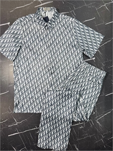 {{productViewItem.photos[photoViewList.activeNavIndex].Alt || productViewItem.photos[photoViewList.activeNavIndex].Description || 'Прогулочный костюм DIOR'}}