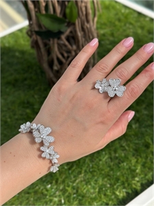 {{productViewItem.photos[photoViewList.activeNavIndex].Alt || productViewItem.photos[photoViewList.activeNavIndex].Description || 'Браслет Van Cleef Серебро 925 п'}}