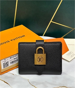 {{productViewItem.photos[photoViewList.activeNavIndex].Alt || productViewItem.photos[photoViewList.activeNavIndex].Description || 'Кошелёк LOUIS VUITTON'}}