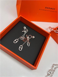 {{productViewItem.photos[photoViewList.activeNavIndex].Alt || productViewItem.photos[photoViewList.activeNavIndex].Description || 'Серьги Hermes'}}