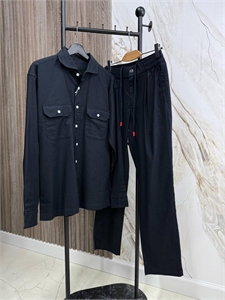 {{productViewItem.photos[photoViewList.activeNavIndex].Alt || productViewItem.photos[photoViewList.activeNavIndex].Description || 'Костюм KITON'}}