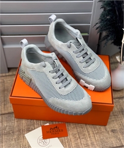 {{productViewItem.photos[photoViewList.activeNavIndex].Alt || productViewItem.photos[photoViewList.activeNavIndex].Description || 'Кроссовки Hermes'}}