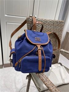 {{productViewItem.photos[photoViewList.activeNavIndex].Alt || productViewItem.photos[photoViewList.activeNavIndex].Description || 'Рюкзак MIUMIU'}}
