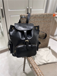 {{productViewItem.photos[photoViewList.activeNavIndex].Alt || productViewItem.photos[photoViewList.activeNavIndex].Description || 'Рюкзак MIUMIU'}}