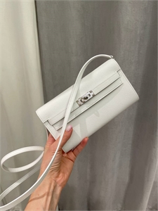 {{productViewItem.photos[photoViewList.activeNavIndex].Alt || productViewItem.photos[photoViewList.activeNavIndex].Description || 'Сумка HERMES Kelly Classic'}}