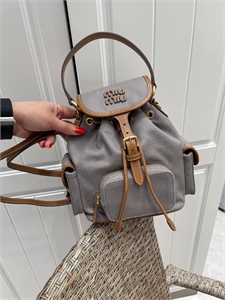 {{productViewItem.photos[photoViewList.activeNavIndex].Alt || productViewItem.photos[photoViewList.activeNavIndex].Description || 'Рюкзак Miu miu'}}