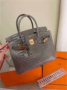{{productViewItem.photos[photoViewList.activeNavIndex].Alt || productViewItem.photos[photoViewList.activeNavIndex].Description || 'Сумка Hermes Birkin 30cm'}}