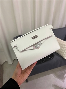 {{productViewItem.photos[photoViewList.activeNavIndex].Alt || productViewItem.photos[photoViewList.activeNavIndex].Description || 'Сумка Hermes Kelly'}}
