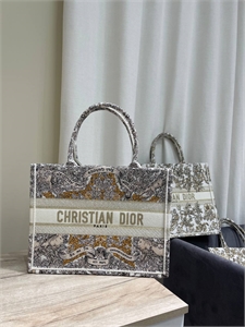 {{productViewItem.photos[photoViewList.activeNavIndex].Alt || productViewItem.photos[photoViewList.activeNavIndex].Description || 'Сумка Dior 36cm'}}