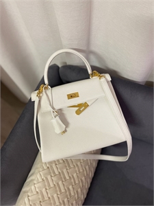 {{productViewItem.photos[photoViewList.activeNavIndex].Alt || productViewItem.photos[photoViewList.activeNavIndex].Description || 'Сумка Hermes Kelly 28 cm'}}