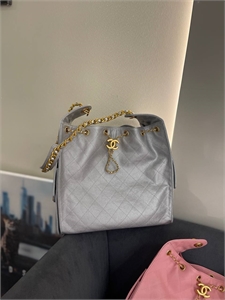 {{productViewItem.photos[photoViewList.activeNavIndex].Alt || productViewItem.photos[photoViewList.activeNavIndex].Description || 'Сумка Chanel 25cm'}}