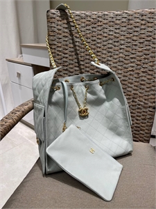 {{productViewItem.photos[photoViewList.activeNavIndex].Alt || productViewItem.photos[photoViewList.activeNavIndex].Description || 'Сумка Chanel 25cm'}}