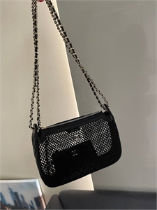 {{productViewItem.photos[photoViewList.activeNavIndex].Alt || productViewItem.photos[photoViewList.activeNavIndex].Description || 'Сумка Chanel'}}