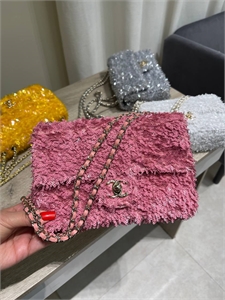 {{productViewItem.photos[photoViewList.activeNavIndex].Alt || productViewItem.photos[photoViewList.activeNavIndex].Description || 'Сумка Chanel'}}