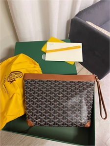 {{productViewItem.photos[photoViewList.activeNavIndex].Alt || productViewItem.photos[photoViewList.activeNavIndex].Description || 'Косметичка GOYARD'}}