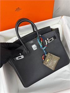 {{productViewItem.photos[photoViewList.activeNavIndex].Alt || productViewItem.photos[photoViewList.activeNavIndex].Description || 'Брелок HERMES'}}