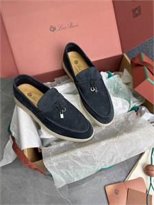 {{productViewItem.photos[photoViewList.activeNavIndex].Alt || productViewItem.photos[photoViewList.activeNavIndex].Description || 'Лоферы LORO PIANA'}}